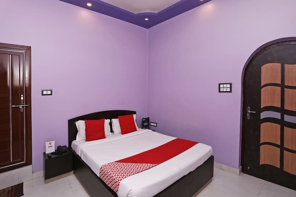 OYO 24553 Paradise Inn Newtown