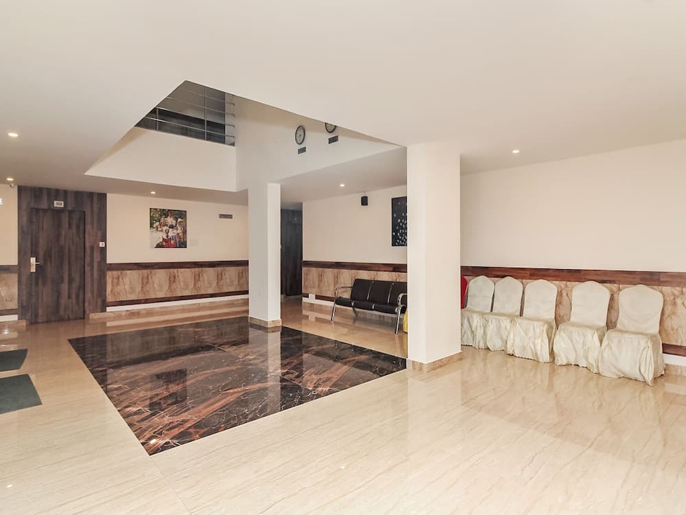 Capital O 24450 Hotel Surabhi