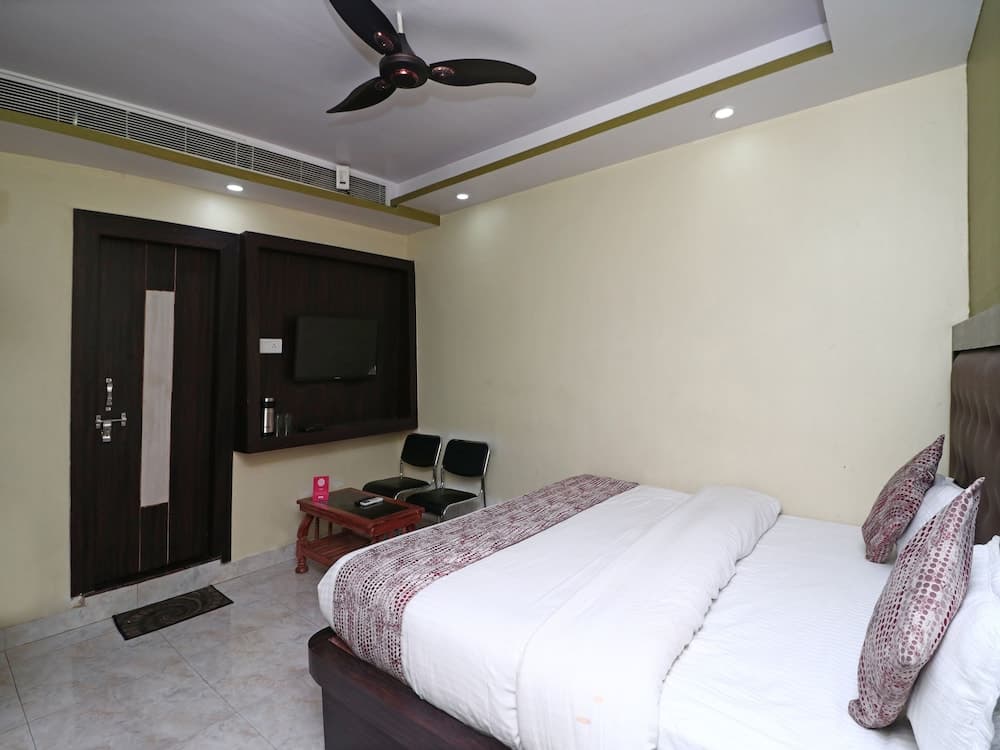 OYO 15169 Hotel Rk Inn