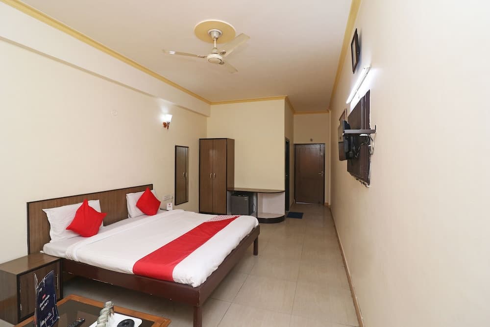 OYO 24951 Vaibhav Palace