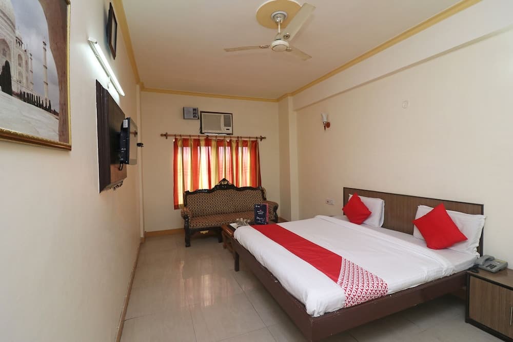 OYO 24951 Vaibhav Palace