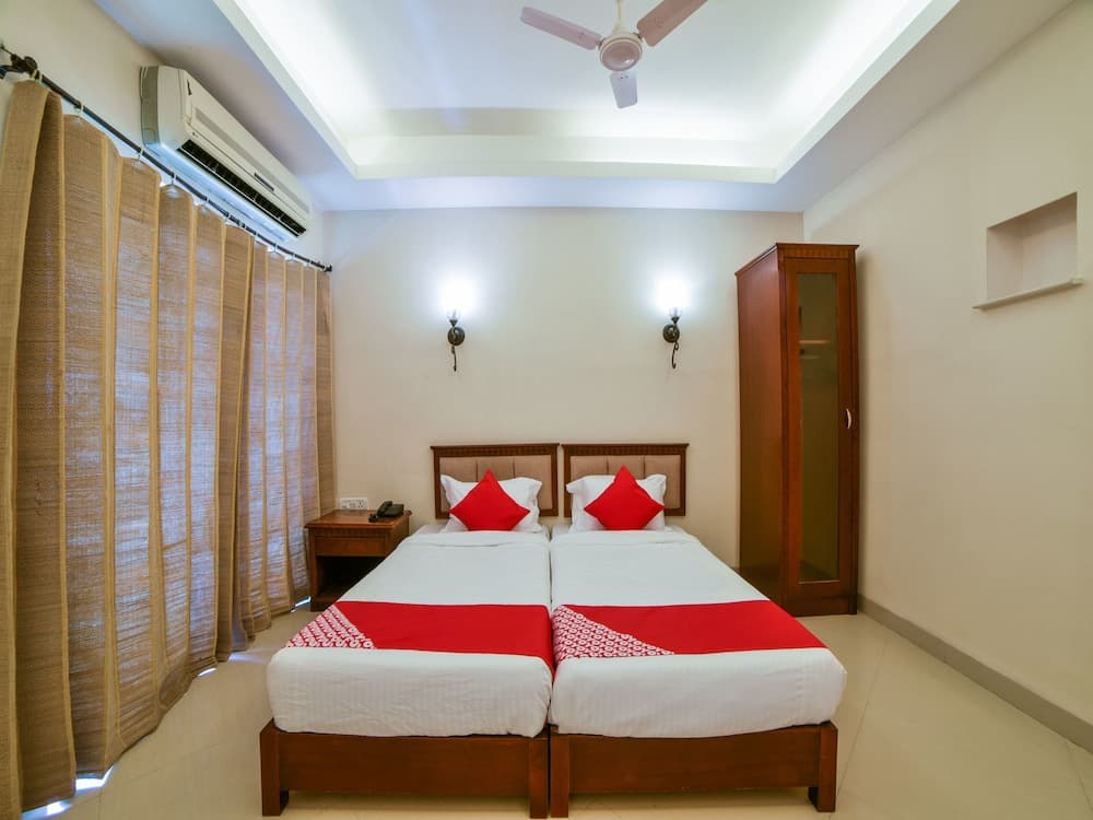 OYO 2294 Country Club Medchal