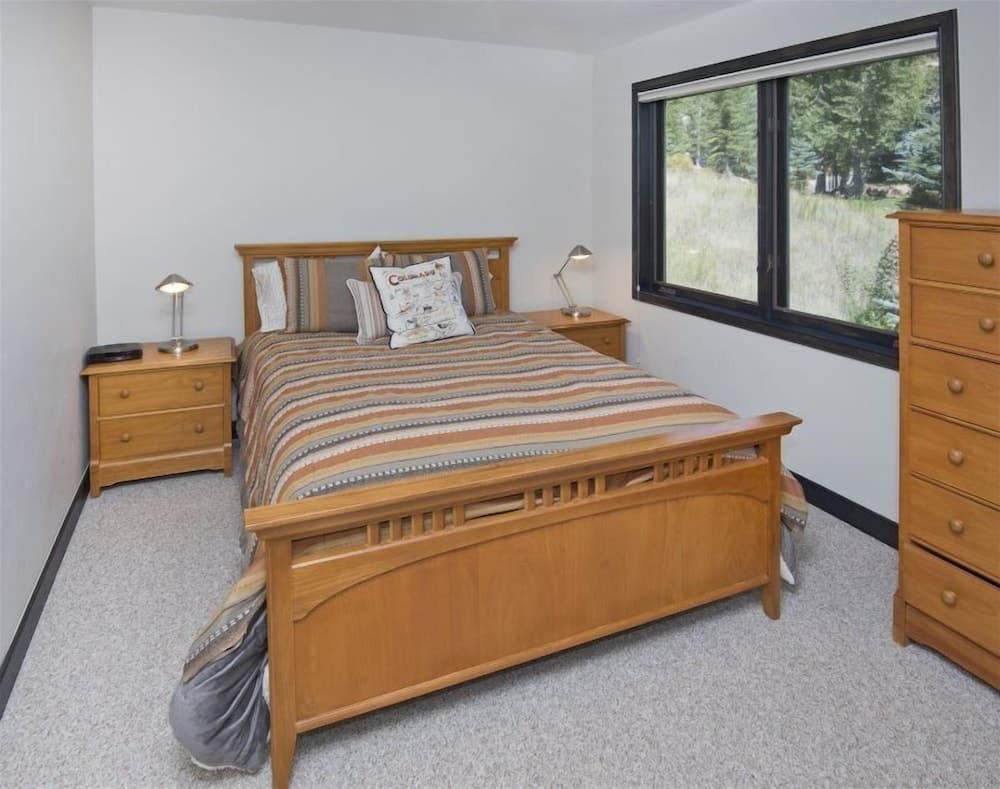 Glacier Court 1824 A