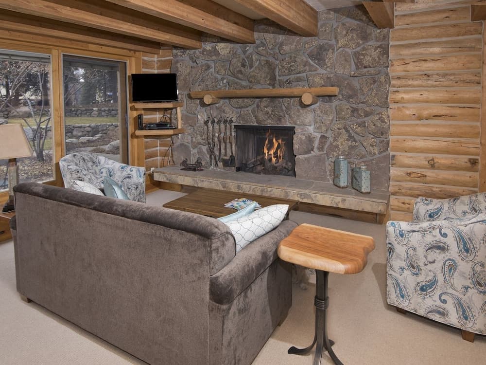 Village Center Condo 1G