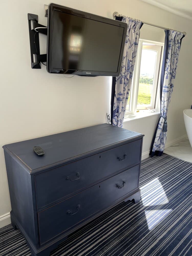 Cosy Lodge With Private Hot Tub in Tottergill Farm