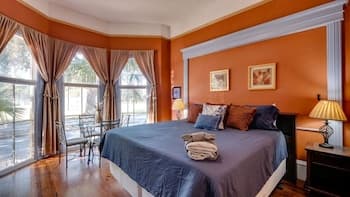 Elegant 2BR on Forsyth Park