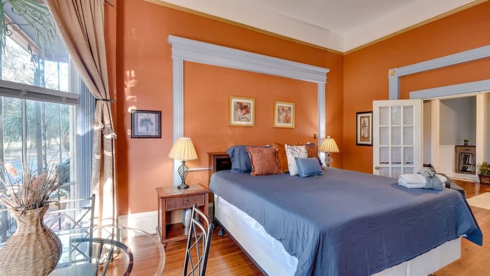 Elegant 2BR on Forsyth Park