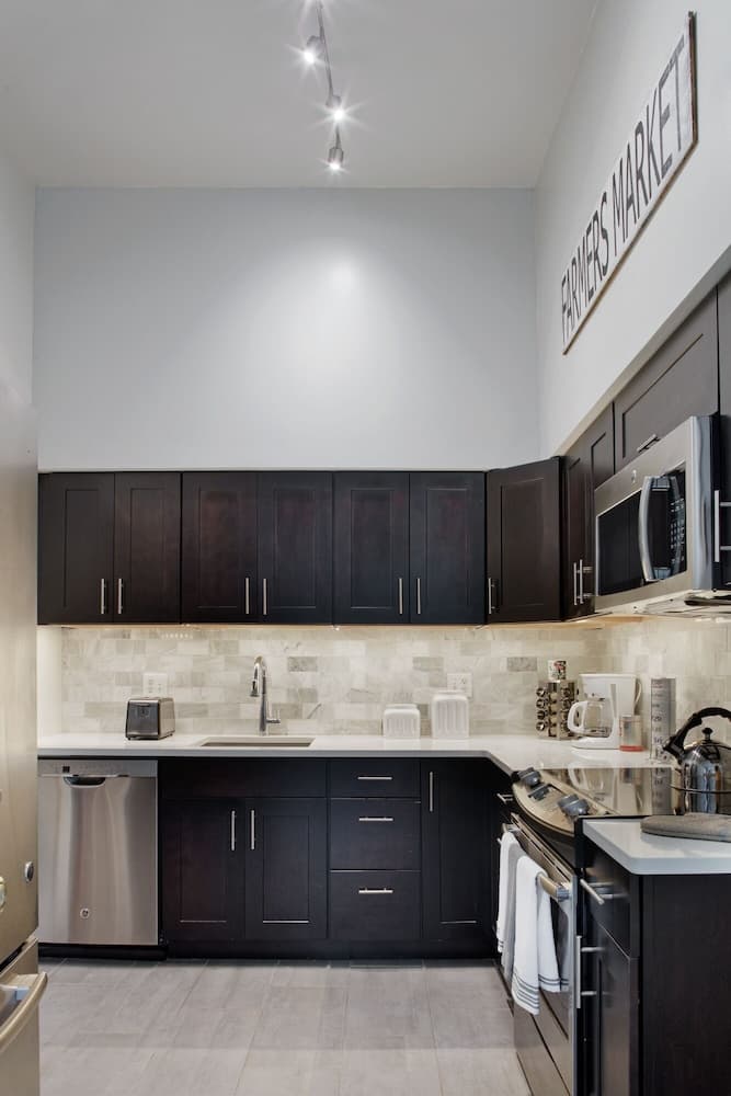 Modern Apartment Near Forsyth