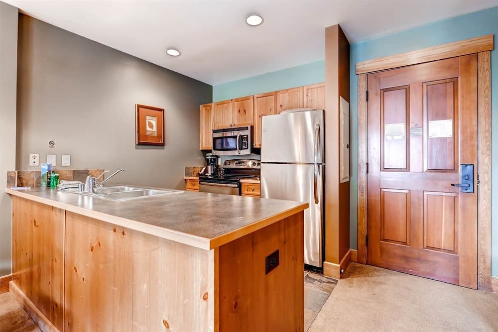 1 Bedroom Springs Condo in River Run Village Just 75 Yards from the River Run Gondola