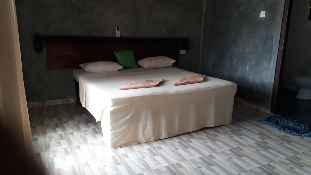 Isiwara Paura Ayurvedic lodge