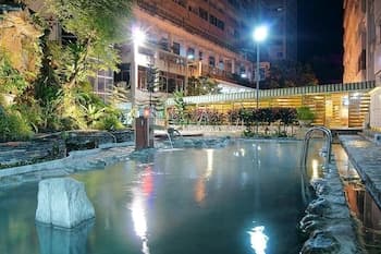Lei Zhiben Hot Spring