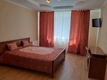 Apartment on Vokzalnaya 77-31