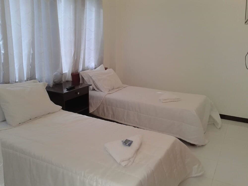 Luna Oslob Travellers Inn