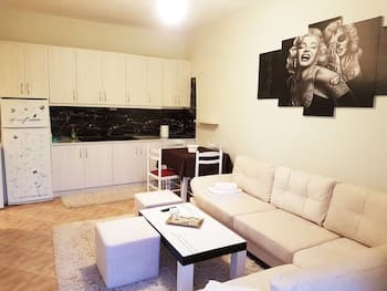 Blue Moon Apartments