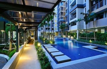 Locals Sathorn Siamese Nang Linchee