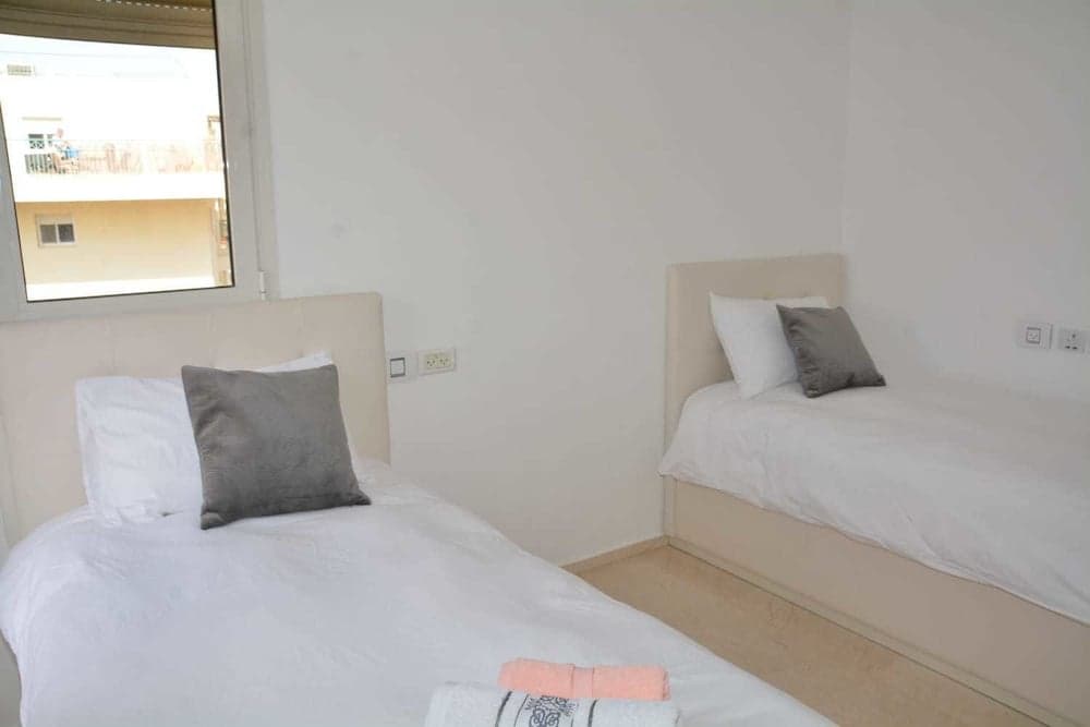 Renovated White 3BD next to Beach - Pool