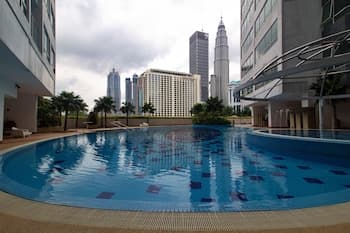 OYO Home 501 Luxury 1BR Crest Condo