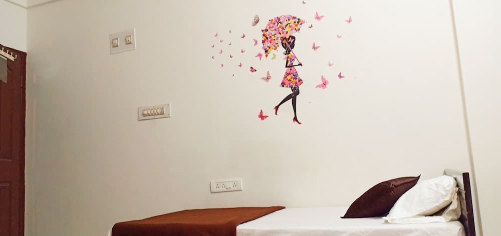 Transit Dorms - Hostel