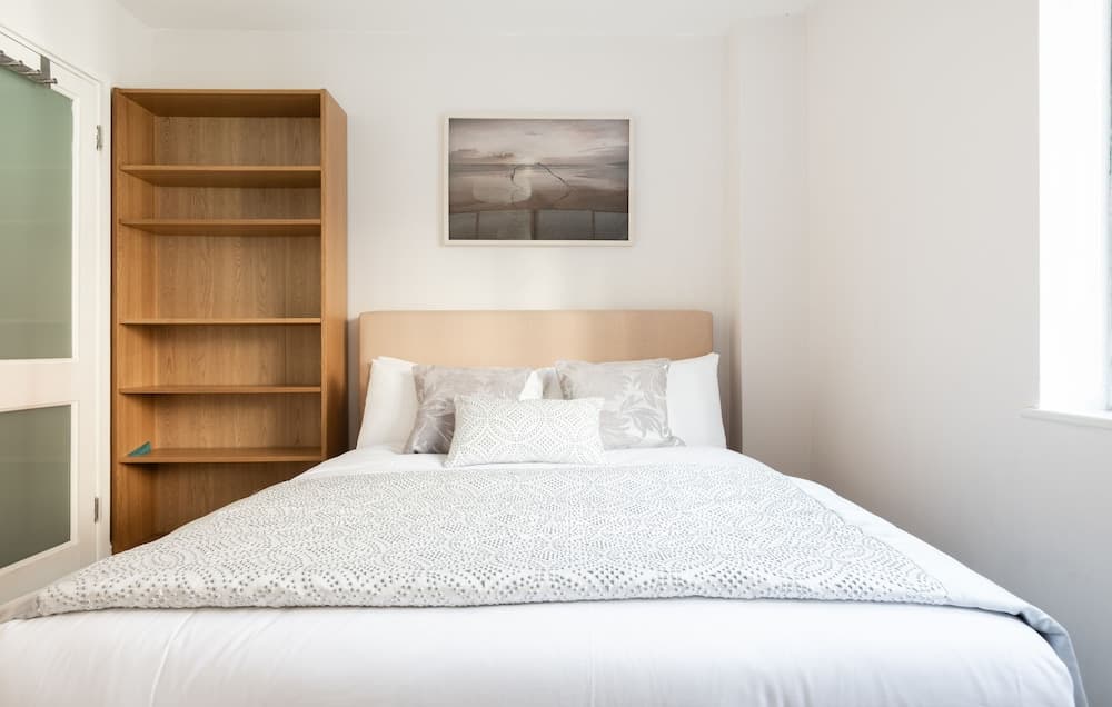 Platinum Apartment in West London 9955