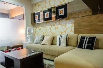 Luxurious 1BR At Dago Suites Apartment