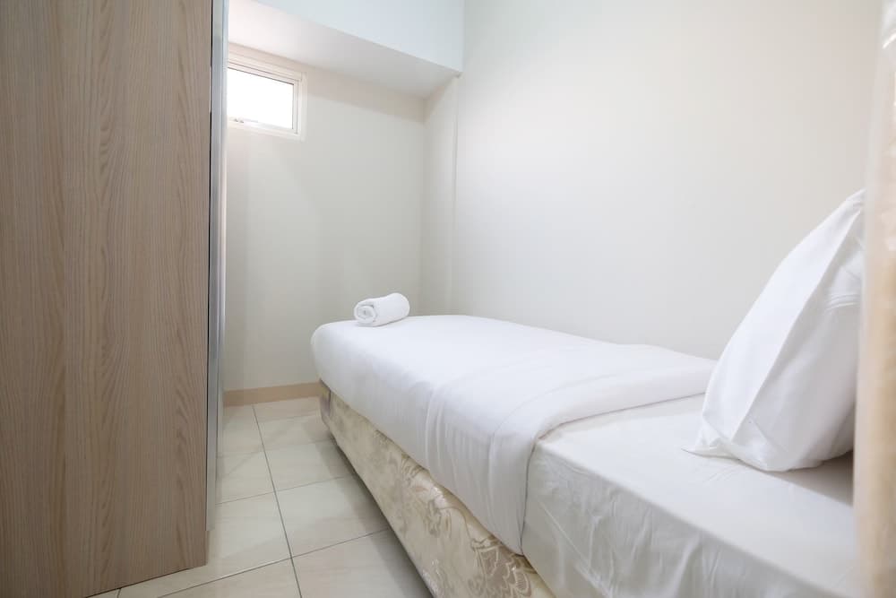 3BR near Sumarecon Mall Bekasi at The Springlake Apartment