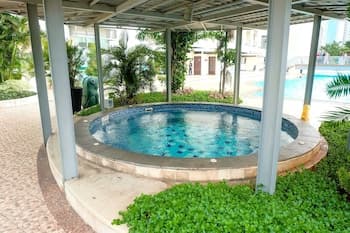 1BR City View Apartment at Cosmo Mansion