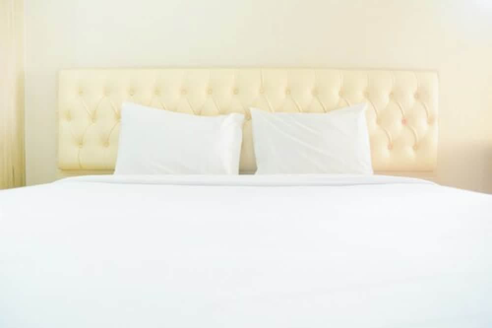 Comfortable 2BR Springlake Summarecon Apartment