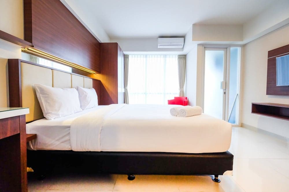 Spacious Fully Furnished Studio Apartment H Residence near MT Haryono