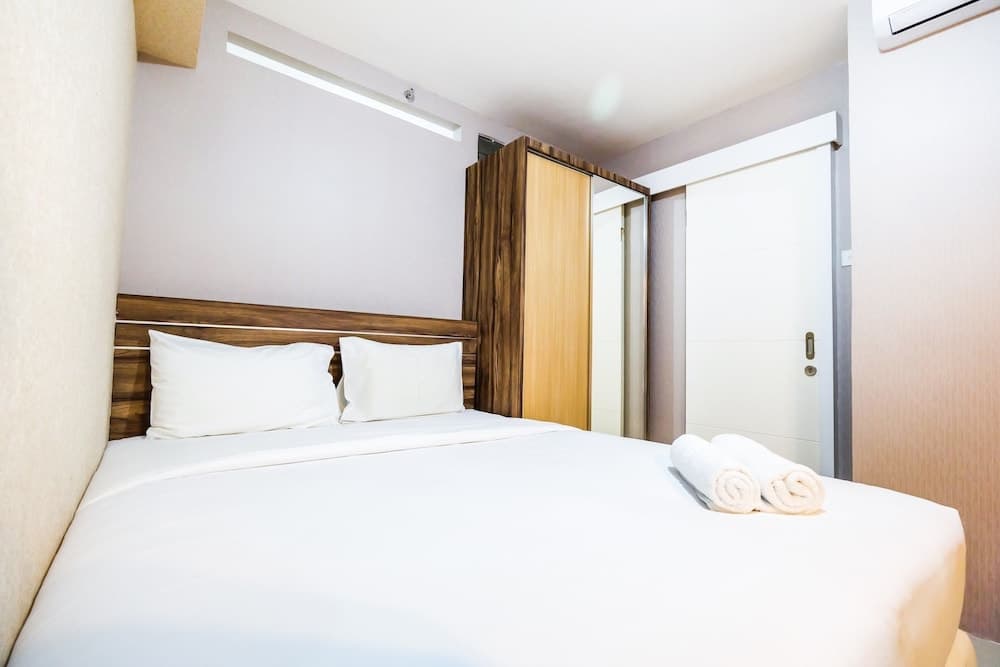 Classic 2BR Bassura City Apartment