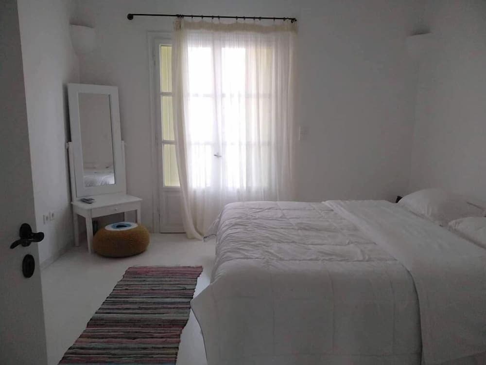 Thalassitra Private Pool Suites & Spa