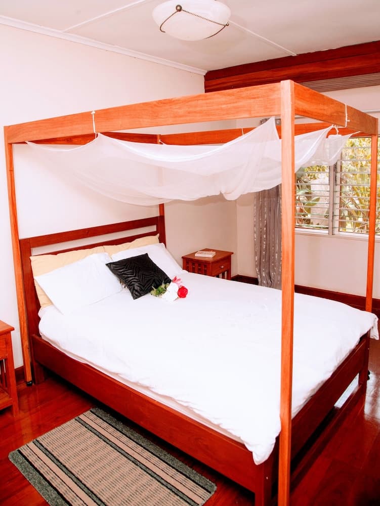 Lush Gardens Apartment 1