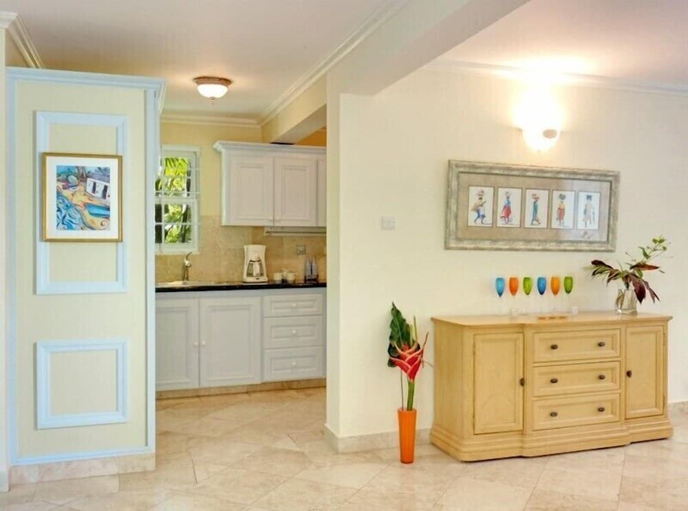 Villa Amberley House & Cottage