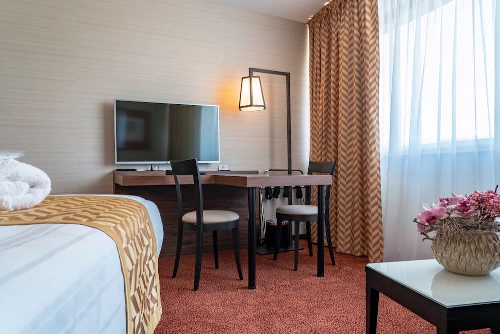 Nash Suites Airport Hotel