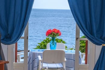 Agios Ioannis Luxurious Beachfront Apt