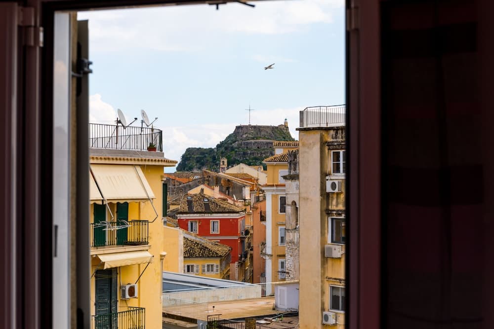 La Casa Con La Vista Delle Fortezze by CorfuΕscapes