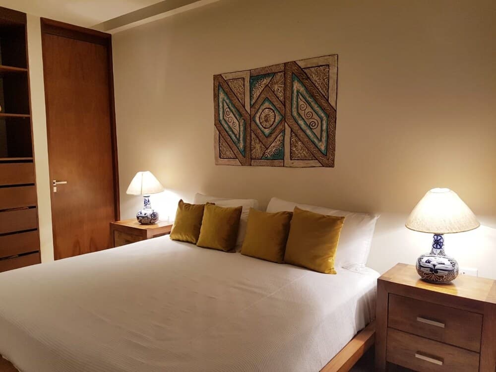 Spectacular 3 BR condo just steps away from the beach by Happy Address