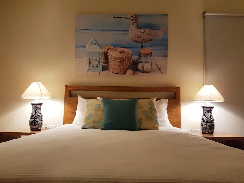 Spectacular 3 BR condo just steps away from the beach by Happy Address