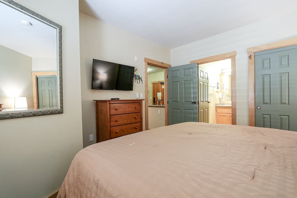 Sunstone #126 2 Bedroom Condo by RedAwning