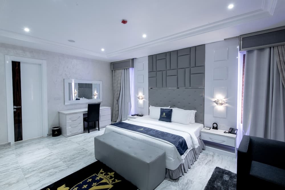 The Wells Carlton Hotel and Apartments