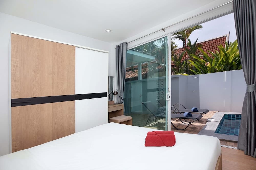 Tropical Living in Modern Villa Lancelot