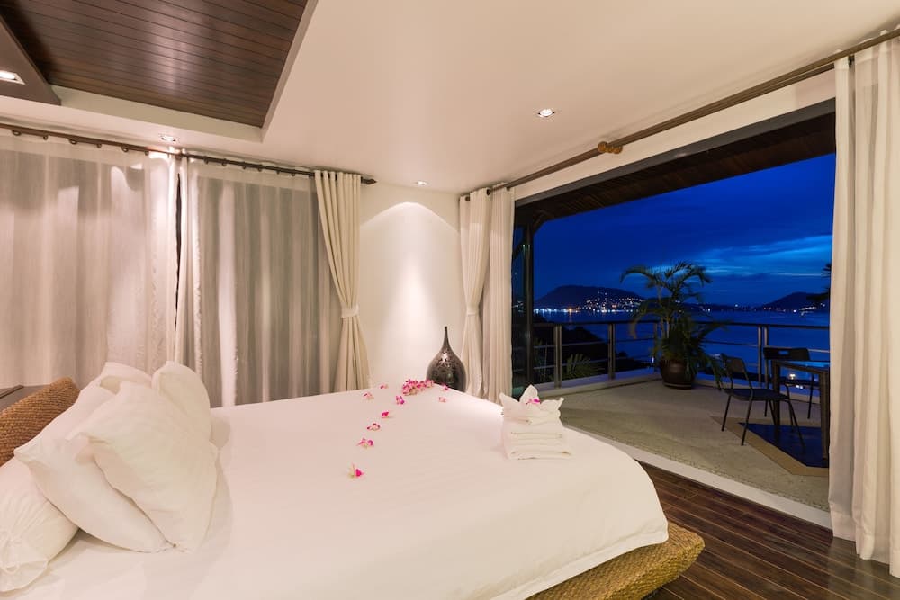 Spectacular Seaview Pool Villa Kalim 6