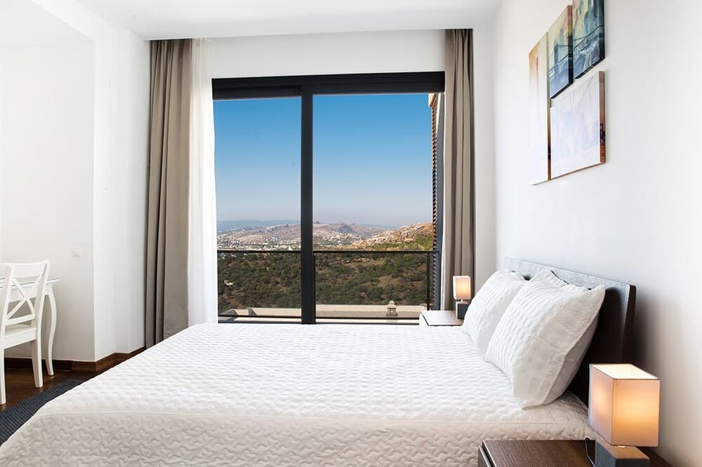 Important Group Villa Hills