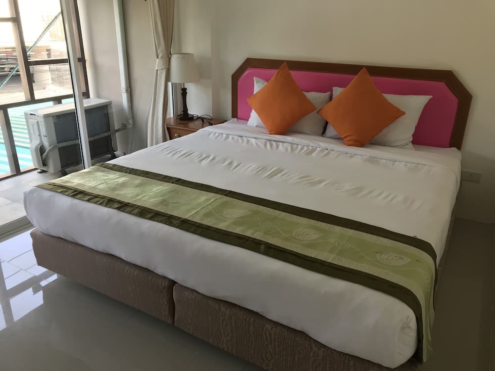 Naiyang Tour Room For Rent