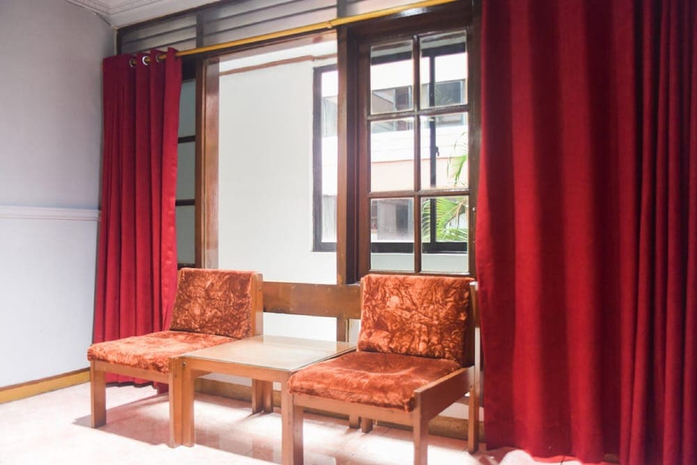 RedDoorz Plus near RSCM Jakarta