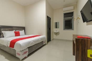RedDoorz Plus near RS PMI Bogor