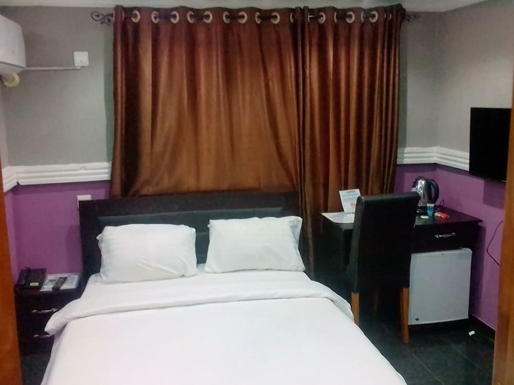 House Eleven Hotels and Apartments