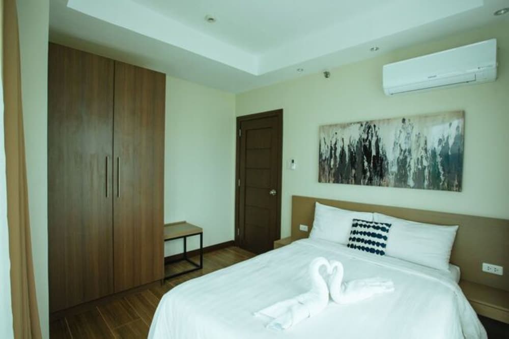 Luxury Condo 904 at The Padgett Place