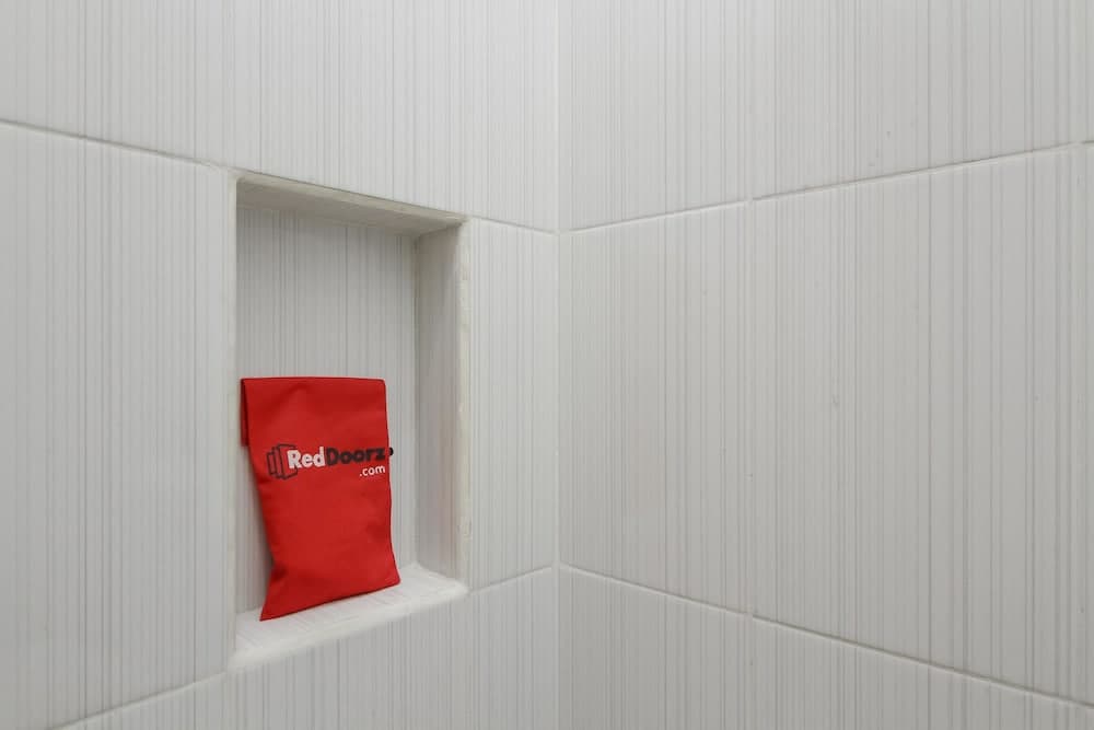 RedDoorz near Central Park Mall