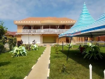 Happy Wallet Gardens Hotel