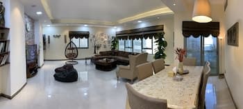 Luxury Furnished 3BR near LAKE Khalid